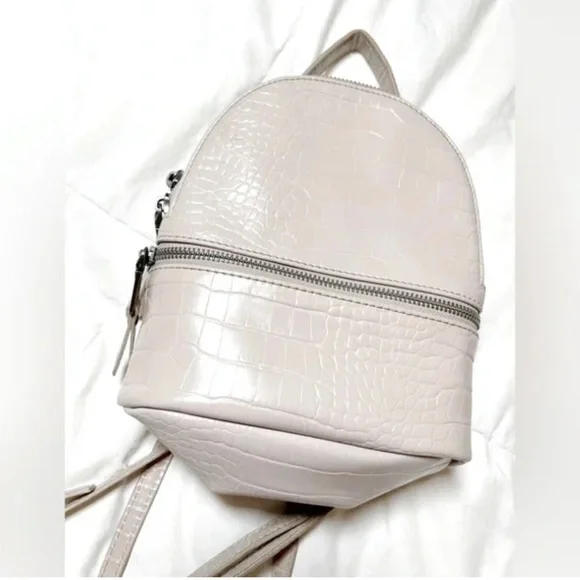 Steve Madden | Bags | Elegant Cream Backpack | Poshmark display picture 2